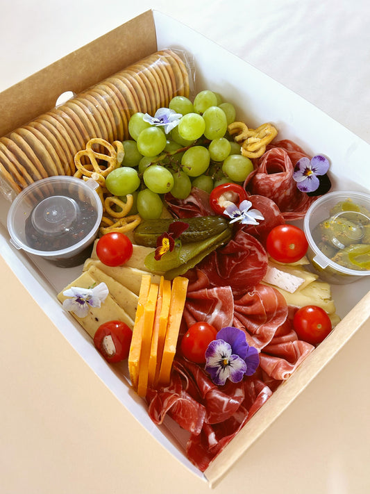 The Classic One - Grazing Box for 2